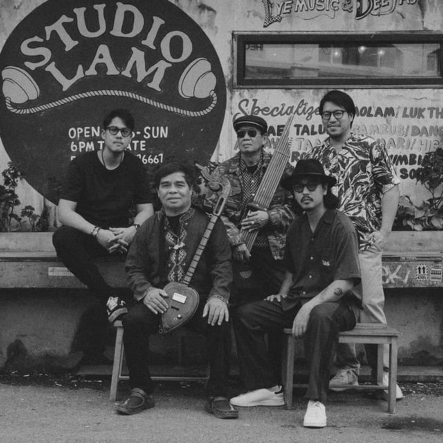 Paradise Bangkok Molam International Band
