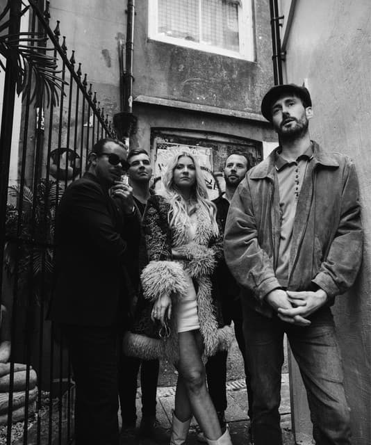 Connolly Hayes @ Roots & Roses