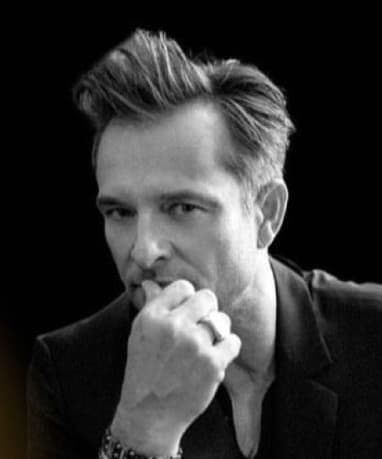 DAVID HALLYDAY